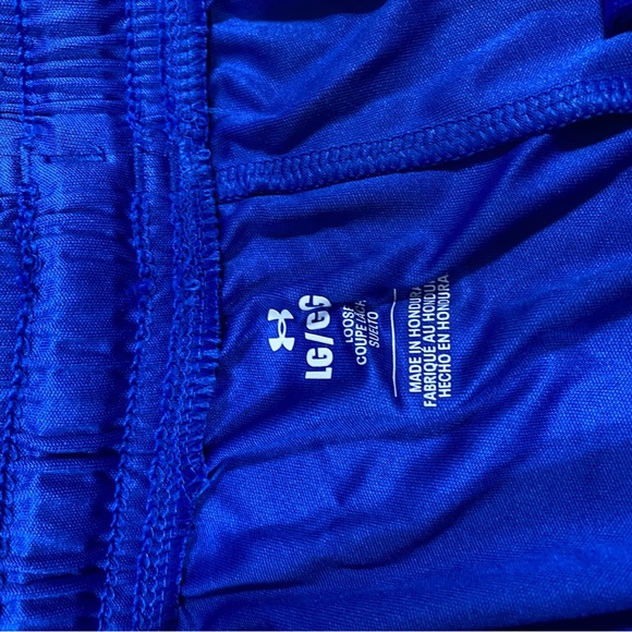 Under Armour Shorts Size Large - Picture 3 of 7